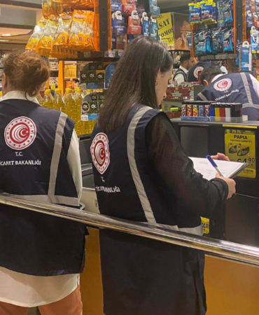 ticaret-bakanligi-etiket-denetimlerinde-126-milyon-liralik-ceza-kesildi-V7DM1dCY.jpg