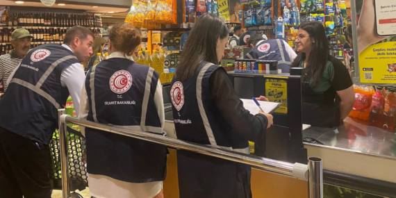 Ticaret Bakanlığı: Etiket denetimlerinde 12,6 milyon liralık ceza kesildi Ticaret Bakanlığı: Etiket denetimlerinde 12,6 milyon liralık ceza kesildi
