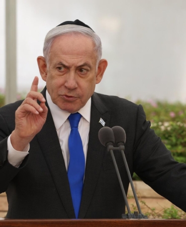 washingtonda-netanyahunun-kaldigi-otel-onunde-protesto-tutuklayin-yazisi-xhTMFsnu.jpg