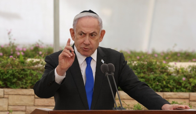 washingtonda-netanyahunun-kaldigi-otel-onunde-protesto-tutuklayin-yazisi-xhTMFsnu.jpg