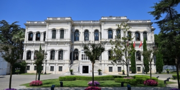 yildiz-sarayi-nerede-hangi-ilcedeyildiz-sarayinin-tarihi-F9VZNzeM.jpg