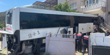 yolcu-otobusu-bir-eve-carpti-1-olu-12-yarali-SLYQnWwV.jpg