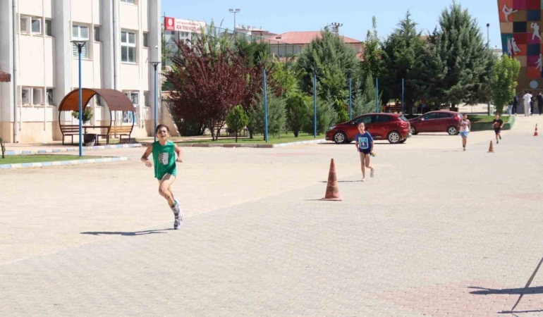 12-bolge-triatlon-sampiyonasi-elazigda-gerceklestirildi-uxrH5jpL.jpg
