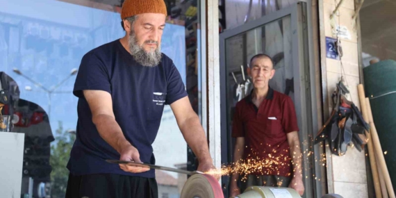 Elazığ'da Bıçak Ustası Çırak Bulamıyor Elazığ’da Bıçak Ustası Çırak Bulamıyor