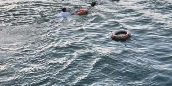 Elazığ-Pertek feribotunda, dengesini kaybeden bir kadın suya düştü (VİDEO) Elazığ-Pertek feribotunda, dengesini kaybeden bir kadın suya düştü (VİDEO)