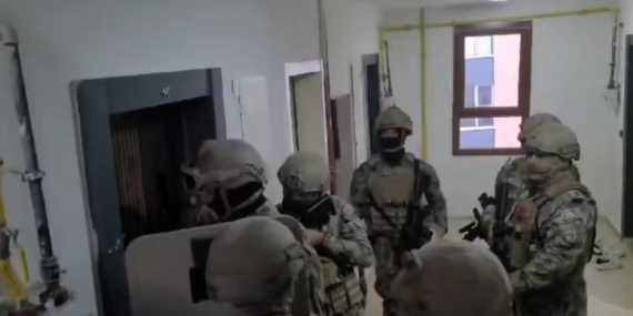 Elazığ Merkezli "Kuyu-16" Operasyonunda 15 Şüpheli Gözaltına Alındı Elazığ Merkezli “Kuyu-16” Operasyonunda 15 Şüpheli Gözaltına Alındı