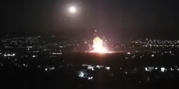 İsrail Ordusu, Bekaa Vadisi'nde Hizbullah'a Ait Silah Deposunu Vurdu İsrail Ordusu, Bekaa Vadisi’nde Hizbullah’a Ait Silah Deposunu Vurdu