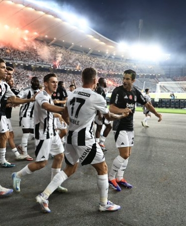Süper Kupa Beşiktaş'ın Oldu: Galatasaray 0-5 Beşiktaş (VİDEO) Beşiktaş, Galatasaray'ı 3-0 Mağlup Ederek Süper Kupa'yı Kazandı