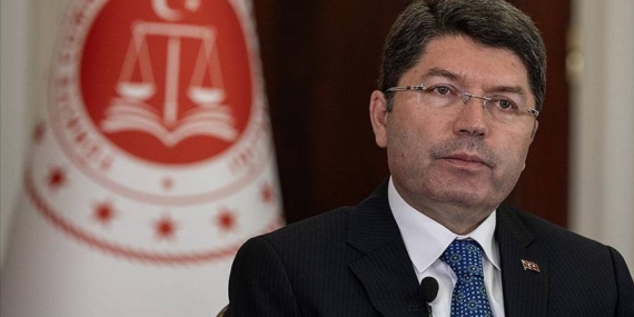 Adalet Bakanı Tunç, "2 Suriyelinin Adalet Bakanlığında işe alındığı" iddiasını yalanladı Adalet Bakanı Tunç, “2 Suriyelinin Adalet Bakanlığında işe alındığı” iddiasını yalanladı