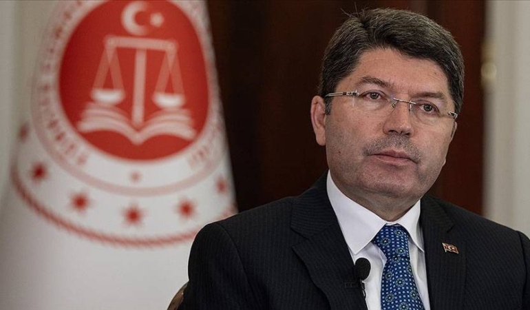 adalet-bakani-tunc-2-suriyelinin-adalet-bakanliginda-ise-alindigi-iddiasini-yalanladi-O5JRzYlt.jpg