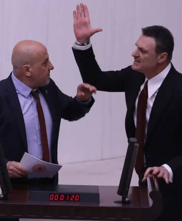 ahmet-sik-a-saldiran-alpay-ozalan-kimdir-alpay-ozalan-in-meclis-teki-siddet-karnesi