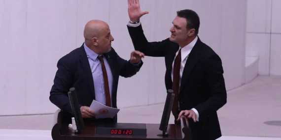 Alpay Özalan Kimdir, TBMM'de Ahmet Şık ile Neden Kavga Etti? Alpay Özalan Kimdir, TBMM’de Ahmet Şık ile Neden Kavga Etti?