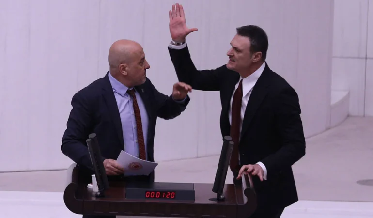 ahmet-sik-a-saldiran-alpay-ozalan-kimdir-alpay-ozalan-in-meclis-teki-siddet-karnesi