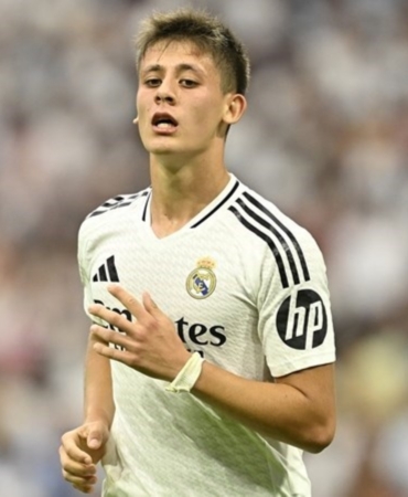 arda-guler-sonradan-girdi-real-madrid-1-puani-penaltiyla-aldi-HMz3XZF1.jpg