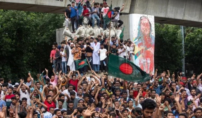 banglades-basbakani-ulkeden-kacti-evi-yagmalandi-VFLAjmUO.jpg