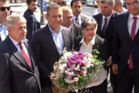 chp-genel-baskani-ozgur-ozel-21-belediye-baskaniyla-burdurda-bir-araya-geldi-wbTHz7hJ.jpg
