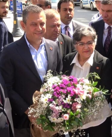 chp-genel-baskani-ozgur-ozel-21-belediye-baskaniyla-burdurda-bir-araya-geldi-wbTHz7hJ.jpg