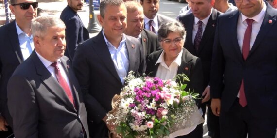 CHP Genel Başkanı Özgür Özel, 21 Belediye Başkanıyla Burdur'da Bir Araya Geldi CHP Genel Başkanı Özgür Özel, 21 Belediye Başkanıyla Burdur’da Bir Araya Geldi