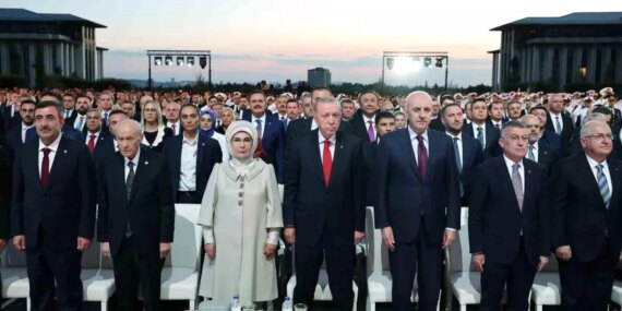 Cumhurbaşkanı Erdoğan: "Savunma Sanayisindeki Başarılarımız Dostlara Güven, Düşmanlara Korku Veriyor" Cumhurbaşkanı Erdoğan: “Savunma Sanayisindeki Başarılarımız Dostlara Güven, Düşmanlara Korku Veriyor”