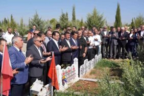 ekrem-imamoglu-adiyamanda-deprem-sehitligini-ziyaret-etti-iGdiCewQ.jpg