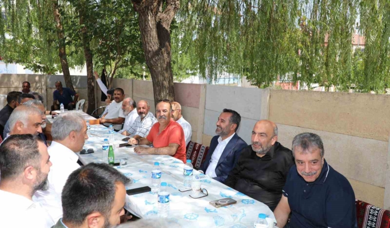 elazig-belediye-baskani-serifogullari-vatandaslarla-bir-araya-geldi-UUX6Cpa7.jpg