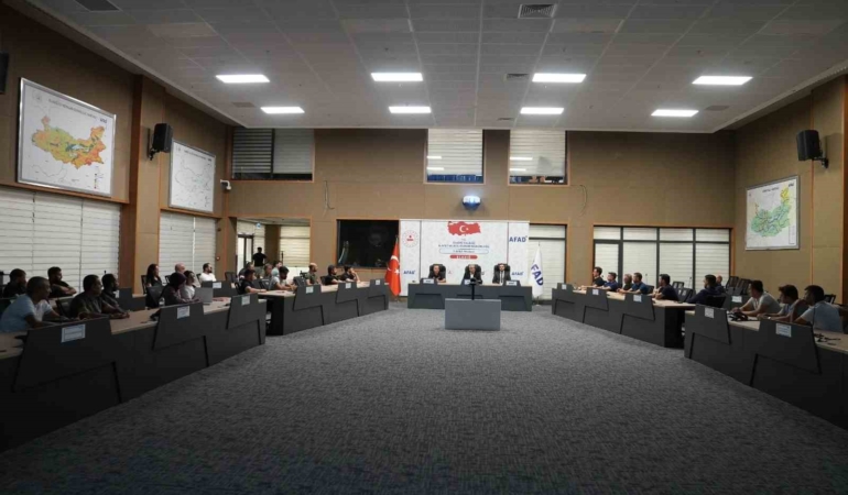 elazig-belediyesi-arama-kurtarma-ekibine-deprem-egitimi-veriliyor-D65u2fRI.jpg