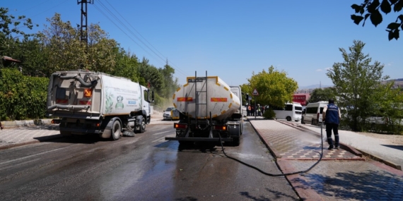 Elazığ Belediyesi, Kent Genelinde Kapsamlı Temizlik Çalışmalarını Sürdürüyor Elazığ Belediyesi, Kent Genelinde Kapsamlı Temizlik Çalışmalarını Sürdürüyor