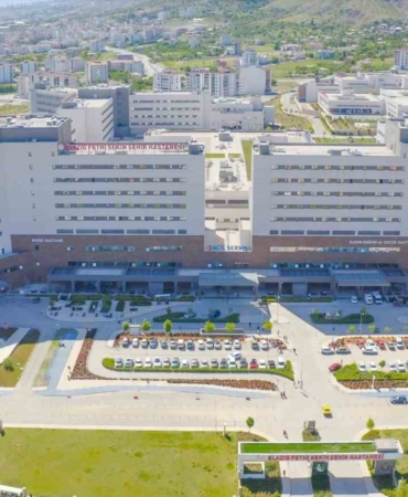elazig-fethi-sekin-sehir-hastanesi-basarili-operasyonlarini-surduruyor-1i9YLMcz.jpg
