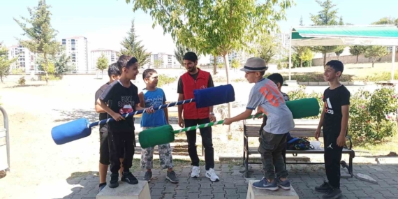 Gençlik Merkezi, Cami ve Kur’an Kurslarını Hem Ziyaret Etti Hem de Temizledi Gençlik Merkezi, Cami ve Kur’an Kurslarını Hem Ziyaret Etti Hem de Temizledi