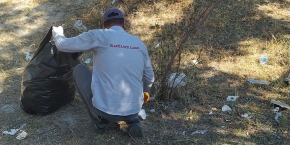 Elazığ İl Özel İdaresi Pertek İskelesi'nde Temizlik Yaptı Elazığ İl Özel İdaresi Pertek İskelesi’nde Temizlik Yaptı