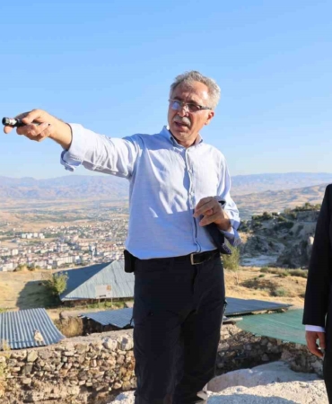 elazig-valisi-hatipoglu-harput-kalesindeki-restorasyon-calismalarini-kontrol-etti-sZjK6RpS.jpg