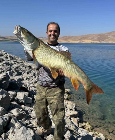 elazigda-amator-balikci-41-kilogramlik-turna-baligi-yakaladi-sXeP3214.jpg