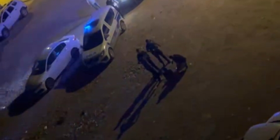 Elazığ’da Bıçaklı Kavga: 1 Kişi Yaralandı Elazığ’da Bıçaklı Kavga: 1 Kişi Yaralandı