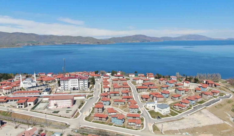 elazigda-depremden-etkilenen-sivrice-yeniden-insa-ediliyor-6gRJE9ap.jpg