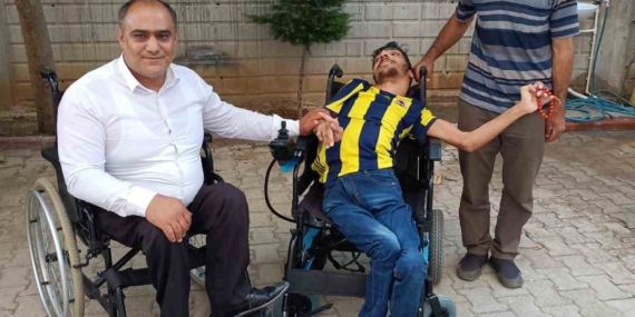 Elazığ'da Fiziksel Engelli Genç Akülü Sandalyesine Kavuştu Elazığ’da Fiziksel Engelli Genç Akülü Sandalyesine Kavuştu