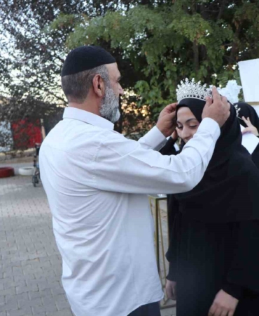 elazigda-hafizligi-tamamlayan-ogrencelere-icazet-ve-tac-takma-toreni-duzenlendi-dHXtRtdp.jpg