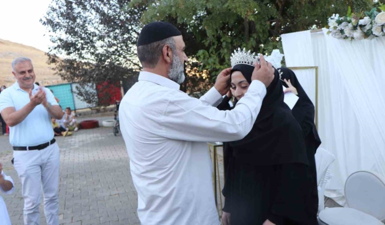 elazigda-hafizligi-tamamlayan-ogrencelere-icazet-ve-tac-takma-toreni-duzenlendi-dHXtRtdp.jpg