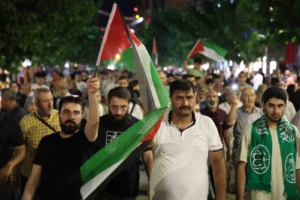 elazigda-haniye-icin-giyabi-cenaze-namazi-ve-yuruyus-duzenlendi-kSXjuFZ5.jpg