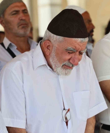 elazigda-haniye-icin-kilinan-cenaze-namazinda-yasli-adam-israili-kinadi-gozyaslari-doktu-Lbrxj8Db.jpg