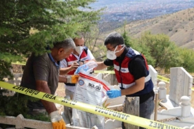 elazigda-kan-donduran-olay-harput-mezarliginda-poset-icinde-bebek-cesedi-bulundu-LuXmEPY3.jpg
