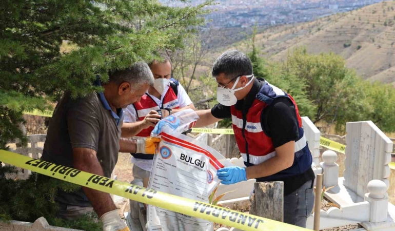 elazigda-kan-donduran-olay-harput-mezarliginda-poset-icinde-bebek-cesedi-bulundu-LuXmEPY3.jpg