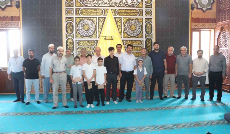 elazigda-kuran-i-kerimi-guzel-okuma-il-yarismasi-yapildi-4GkYlXVr.jpg