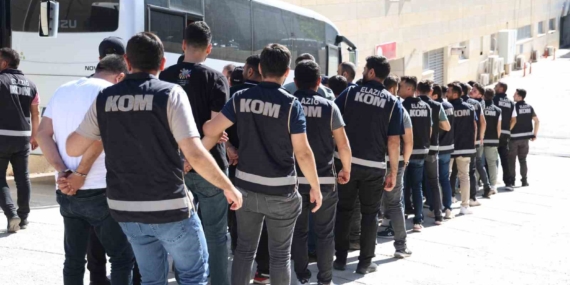 Elazığ'da "Kuyu-16" Operasyonu: 17 Şüpheli Adliyeye Sevk Edildi Elazığ’da “Kuyu-16” Operasyonu: 17 Şüpheli Adliyeye Sevk Edildi