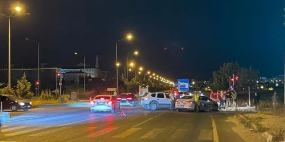 Elazığ'da Maddi Hasarlı Kaza: İki Otomobil Çarpıştı Elazığ’da Maddi Hasarlı Kaza: İki Otomobil Çarpıştı