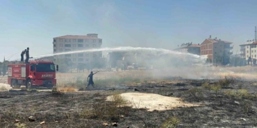elazigda-mahalle-arasinda-cikan-ot-yangini-sonduruldu-iIVzzBLx.jpg