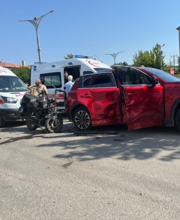 elazigda-motosiklet-ile-togg-carpisti-2-yarali-unwn5q5q.jpg