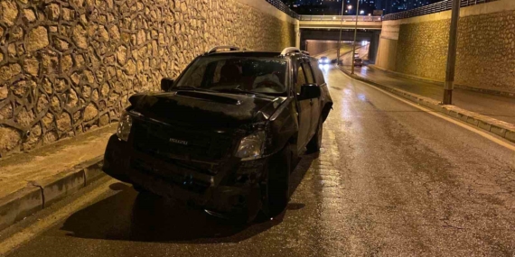 Elazığ’da otomobil duvara çarptı: 2 yaralı Elazığ’da otomobil duvara çarptı: 2 yaralı