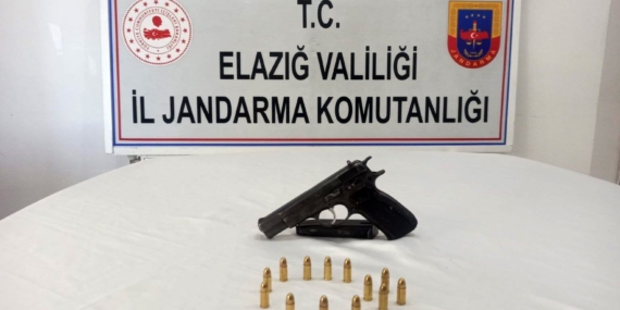 Elazığ'da Jandarmadan Şok Yol Kontrolleri: Ruhsatsız Silah ve Uyuşturucu Ele Geçirildi Elazığ’da Jandarmadan Şok Yol Kontrolleri: Ruhsatsız Silah ve Uyuşturucu Ele Geçirildi