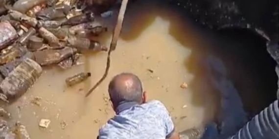 Elazığ'da Tıkanan Sulama Kanalında Hayvan Leşleri Bulundu Elazığ’da Tıkanan Sulama Kanalında Hayvan Leşleri Bulundu