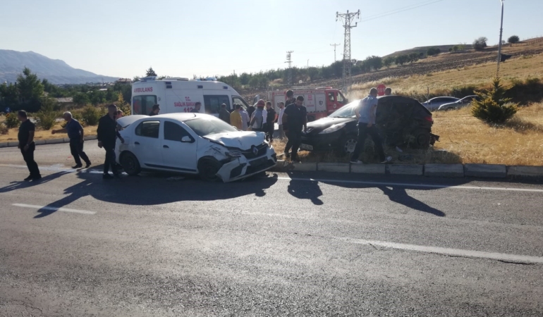 elazigda-trafik-kazasi-1-yarali-BWGJaAAV.jpg